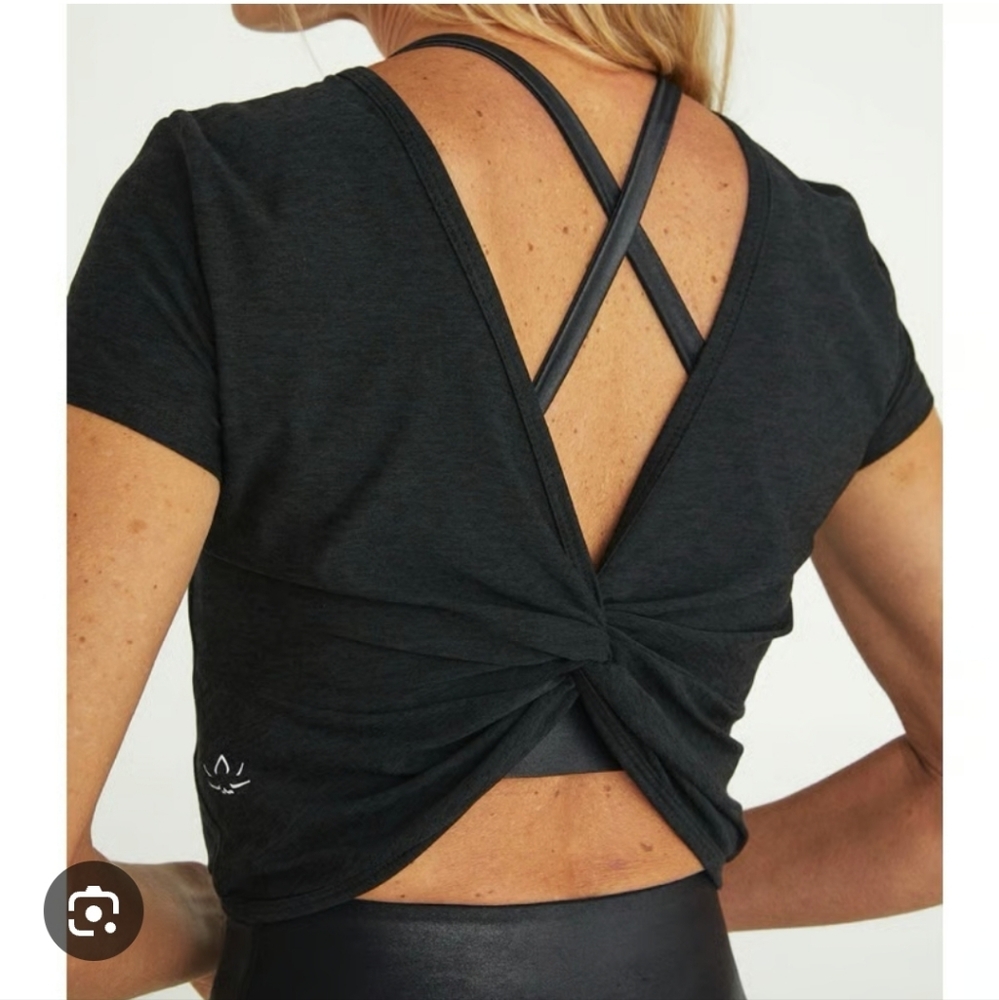 Beyond Yoga Black Twist Out Cropped Tee